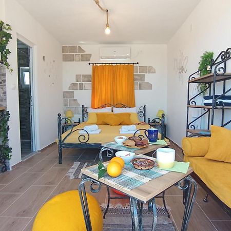 Lustica Apartments Екстер'єр фото