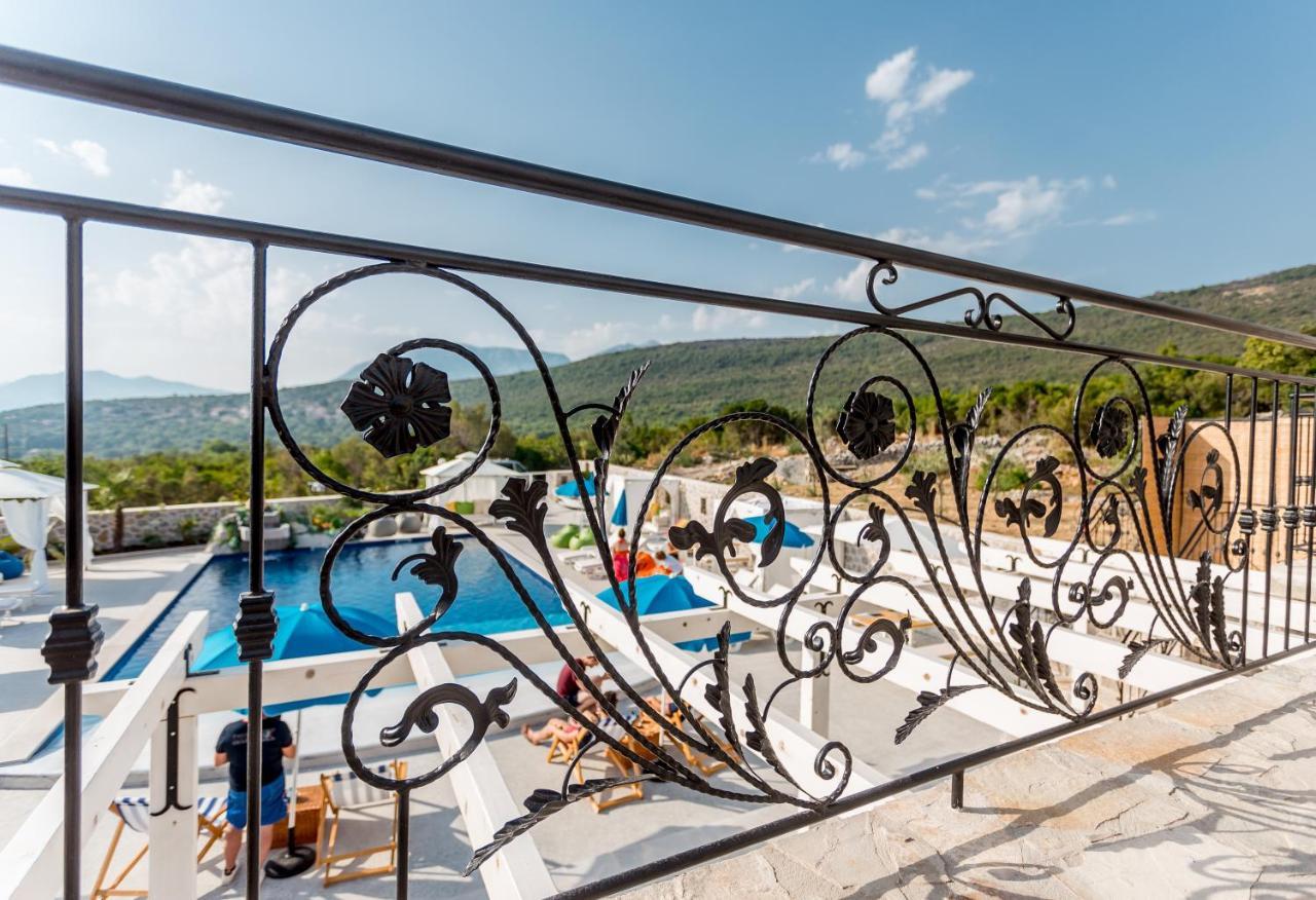 Lustica Apartments Екстер'єр фото