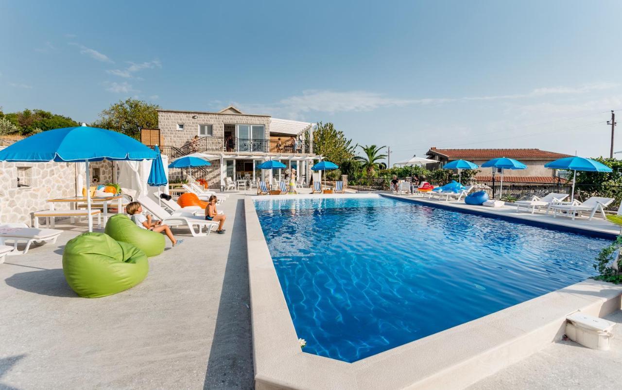 Lustica Apartments Екстер'єр фото
