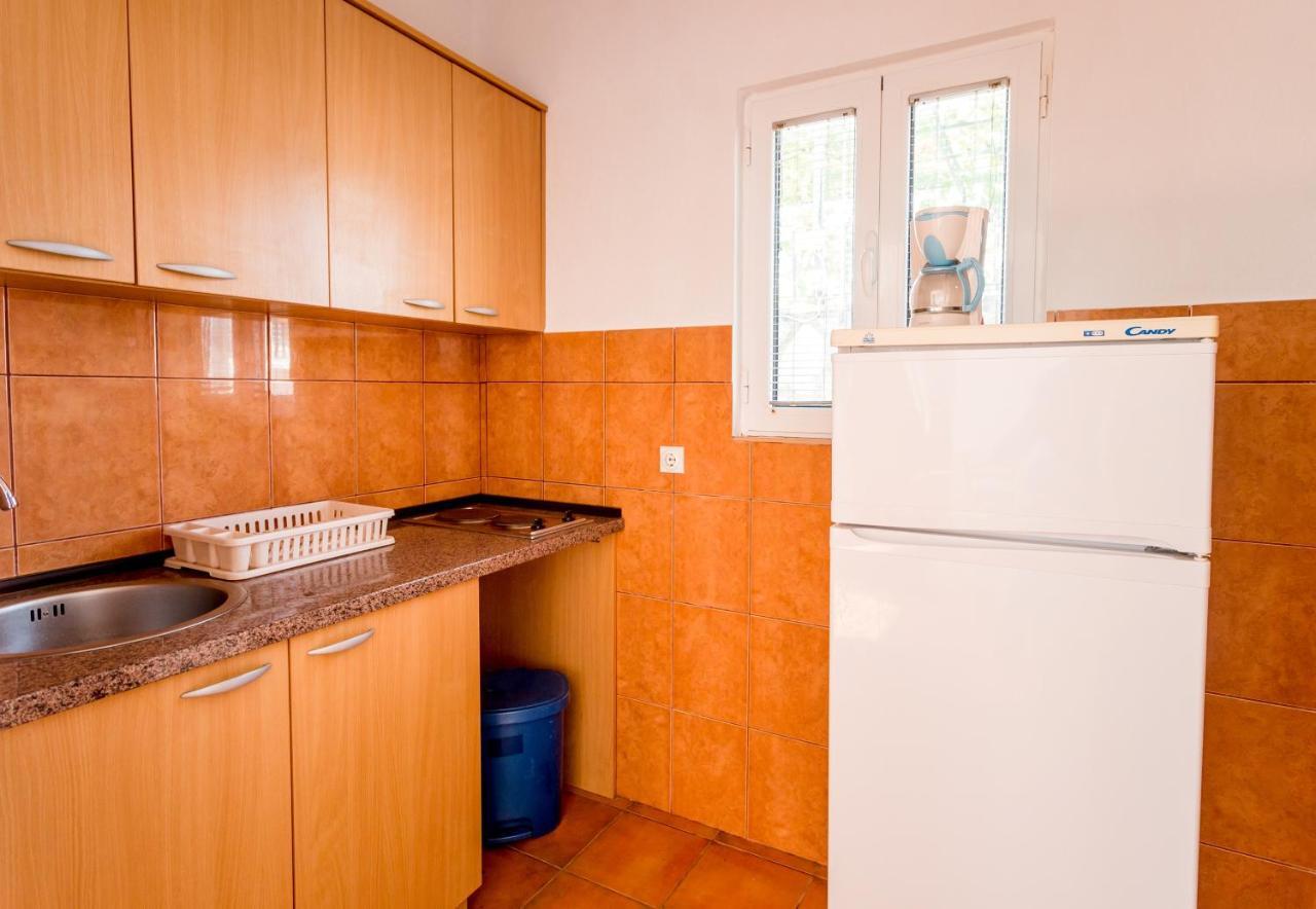 Lustica Apartments Екстер'єр фото