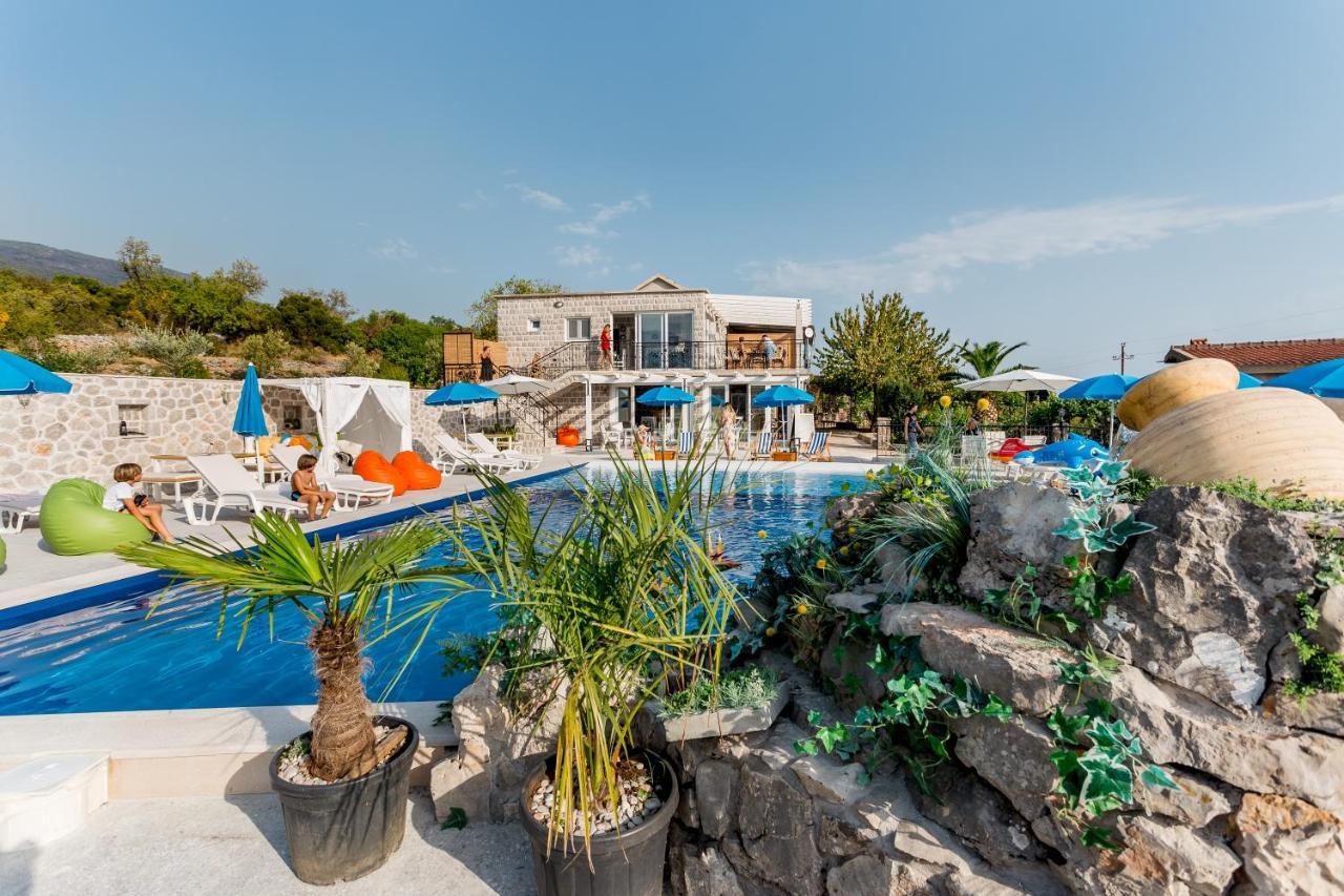 Lustica Apartments Екстер'єр фото