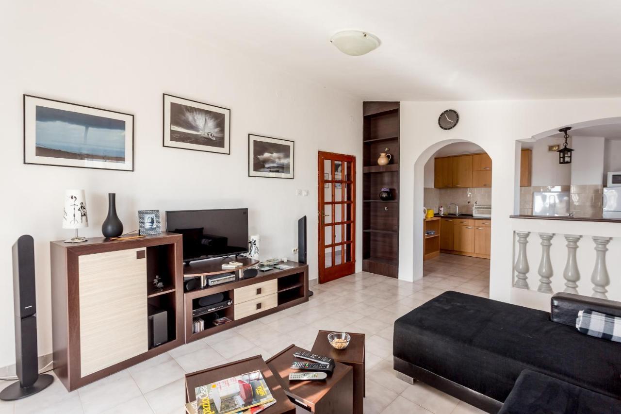 Lustica Apartments Екстер'єр фото