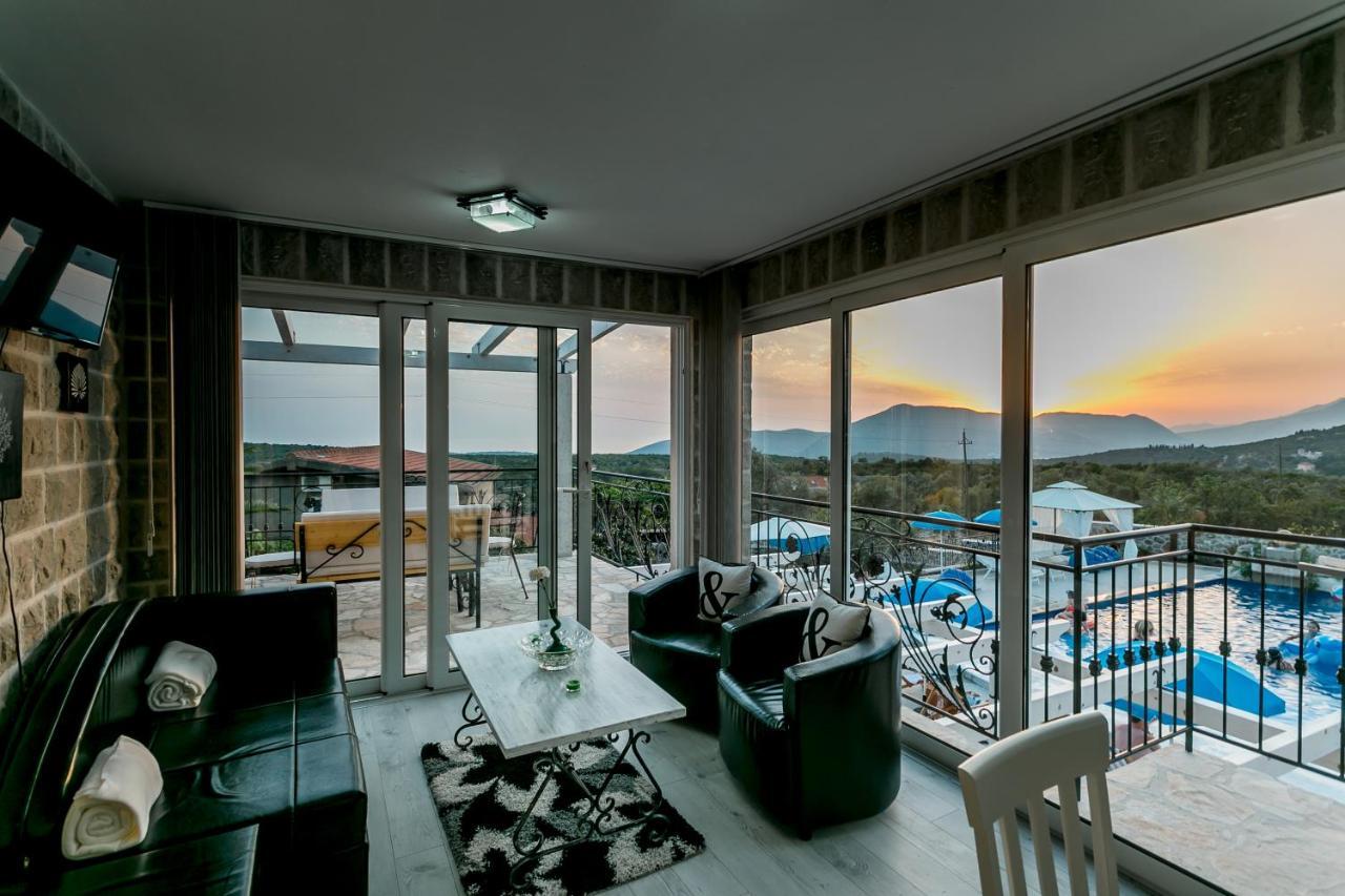 Lustica Apartments Екстер'єр фото