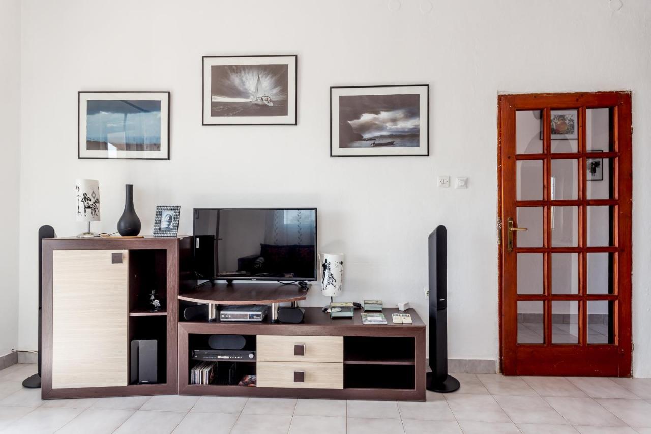 Lustica Apartments Екстер'єр фото