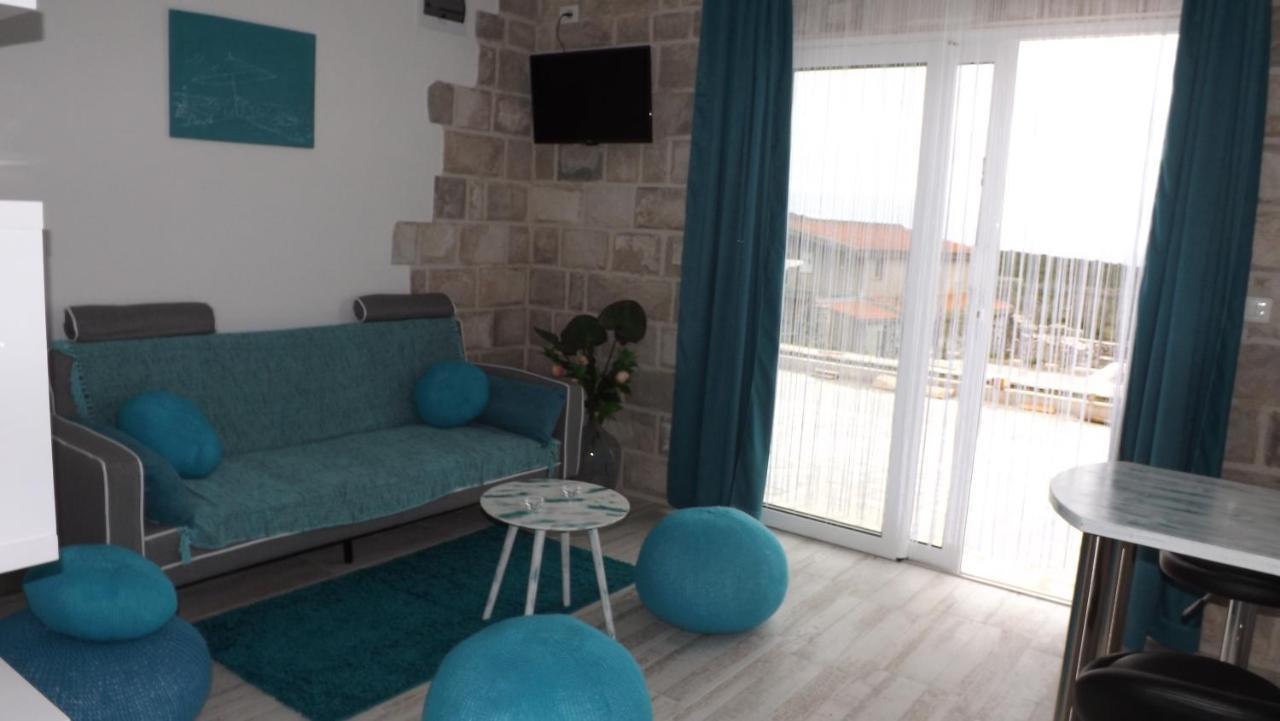 Lustica Apartments Екстер'єр фото
