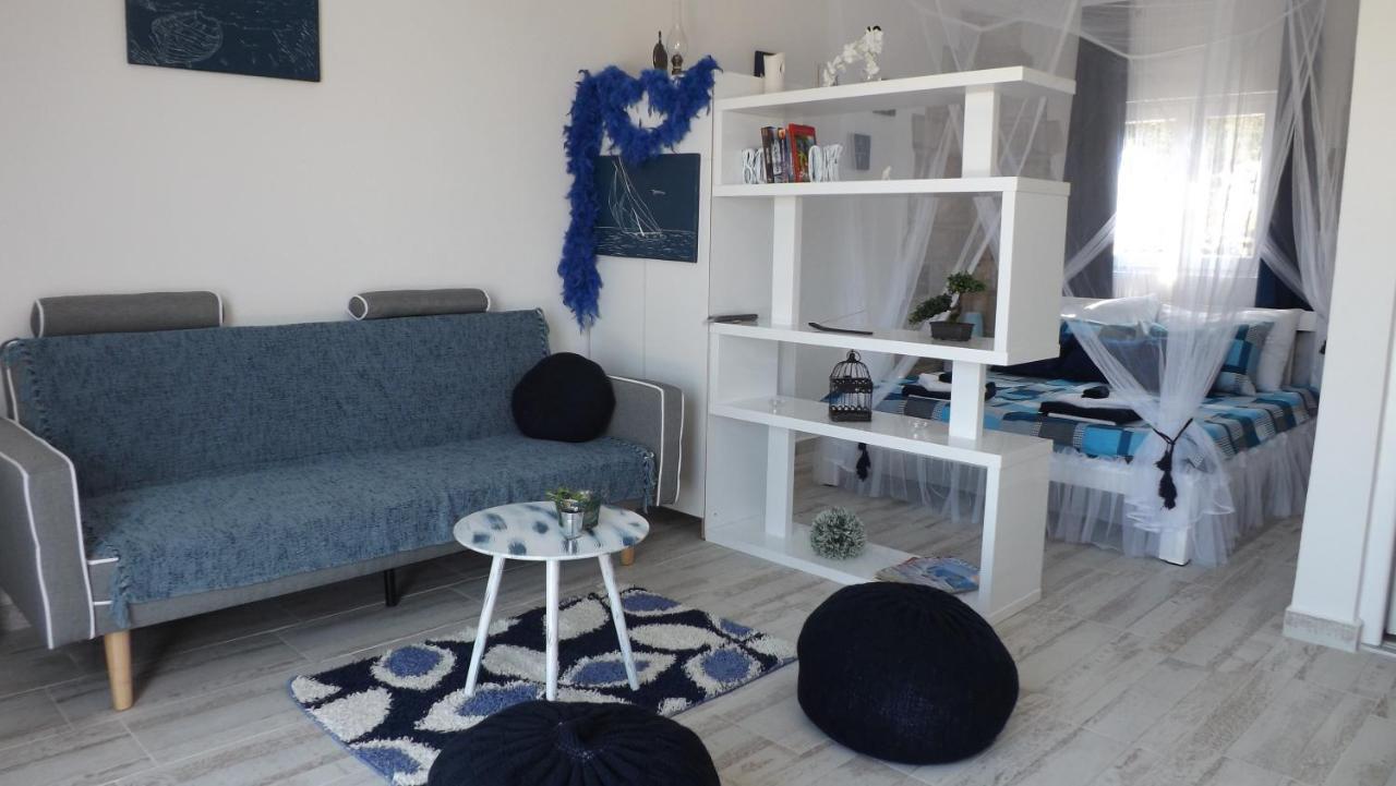 Lustica Apartments Екстер'єр фото