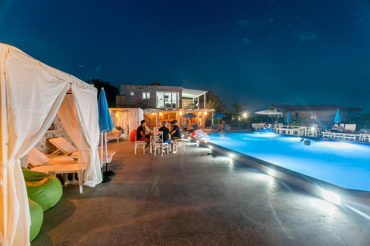 Lustica Apartments Екстер'єр фото