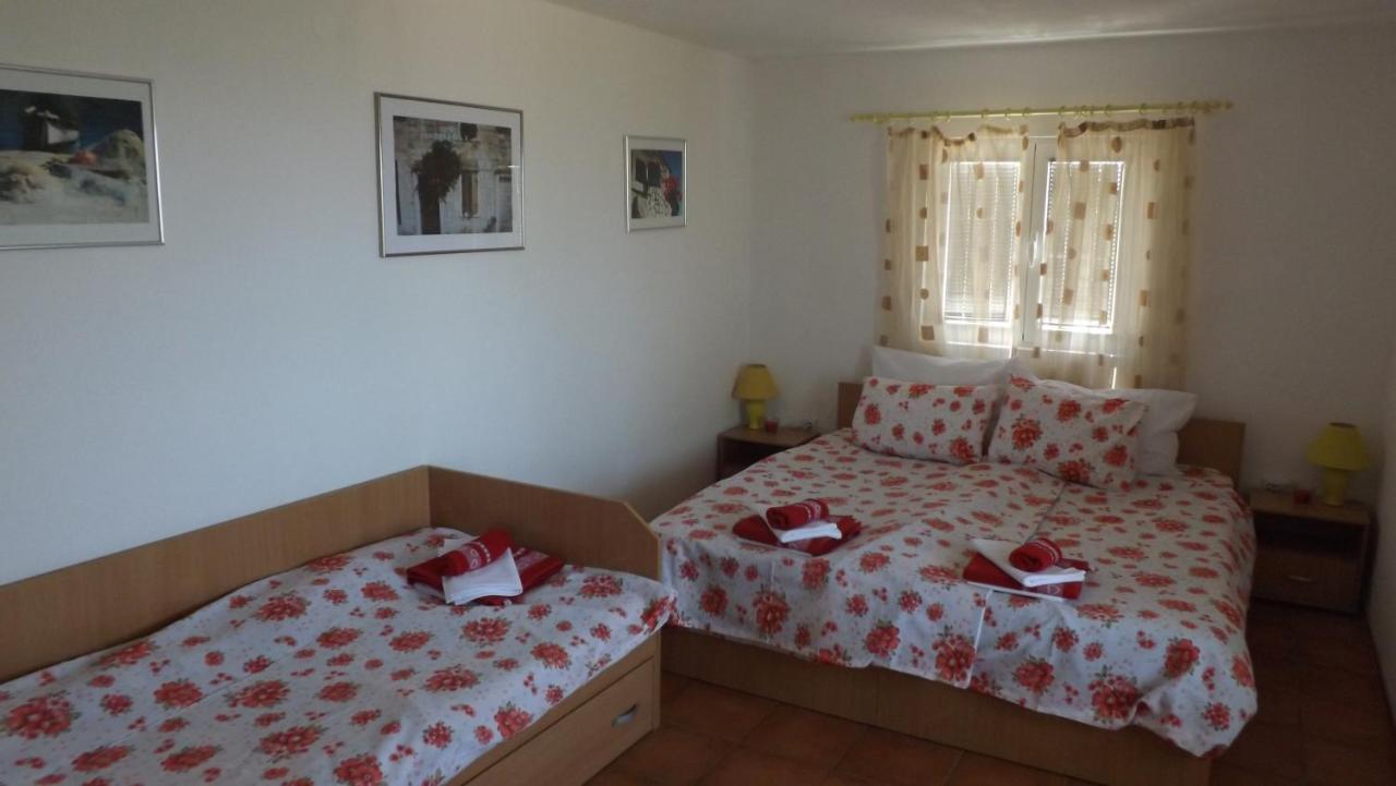 Lustica Apartments Екстер'єр фото