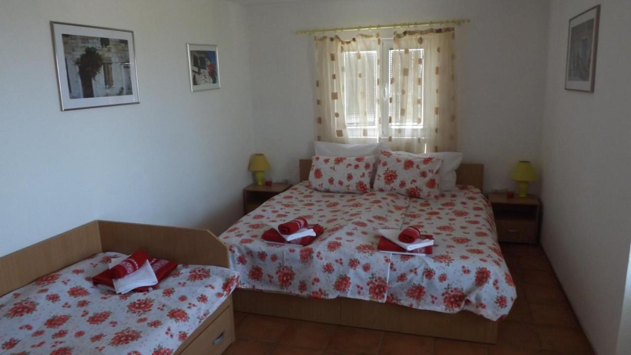 Lustica Apartments Екстер'єр фото