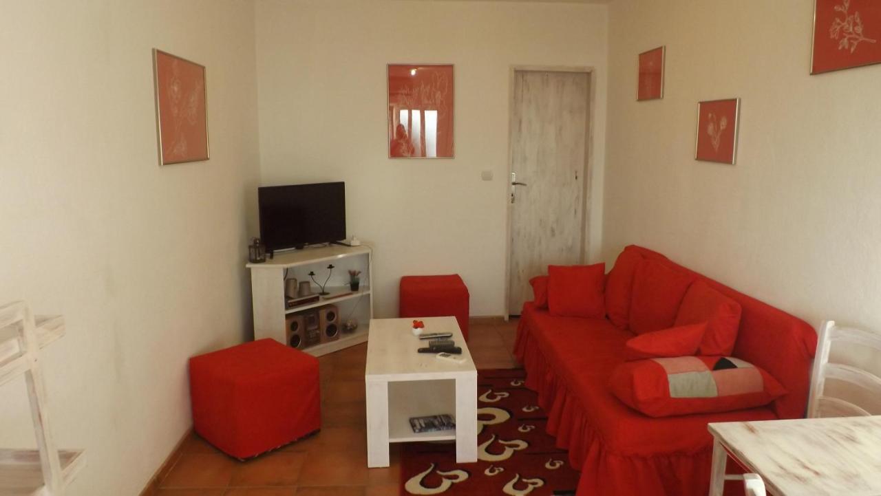 Lustica Apartments Екстер'єр фото