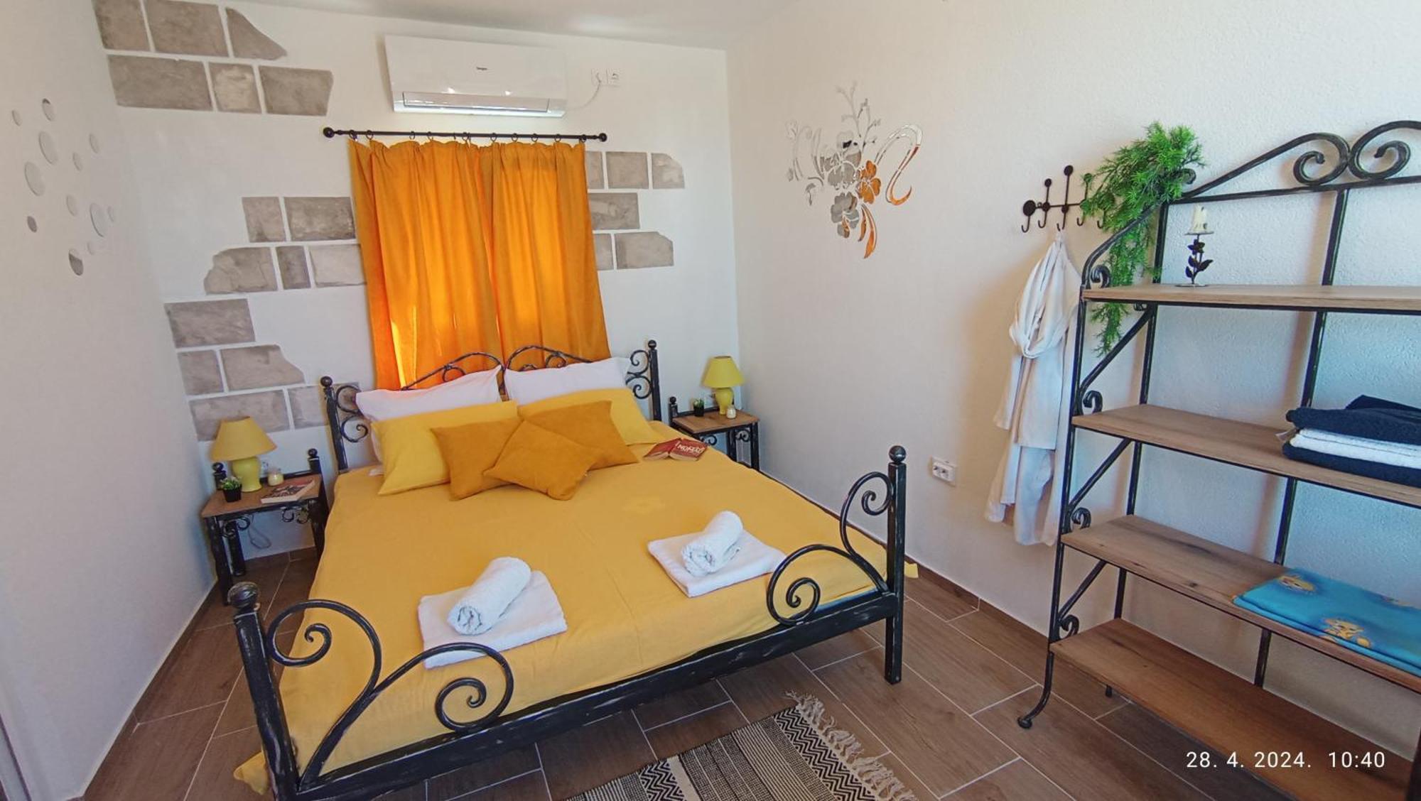 Lustica Apartments Екстер'єр фото